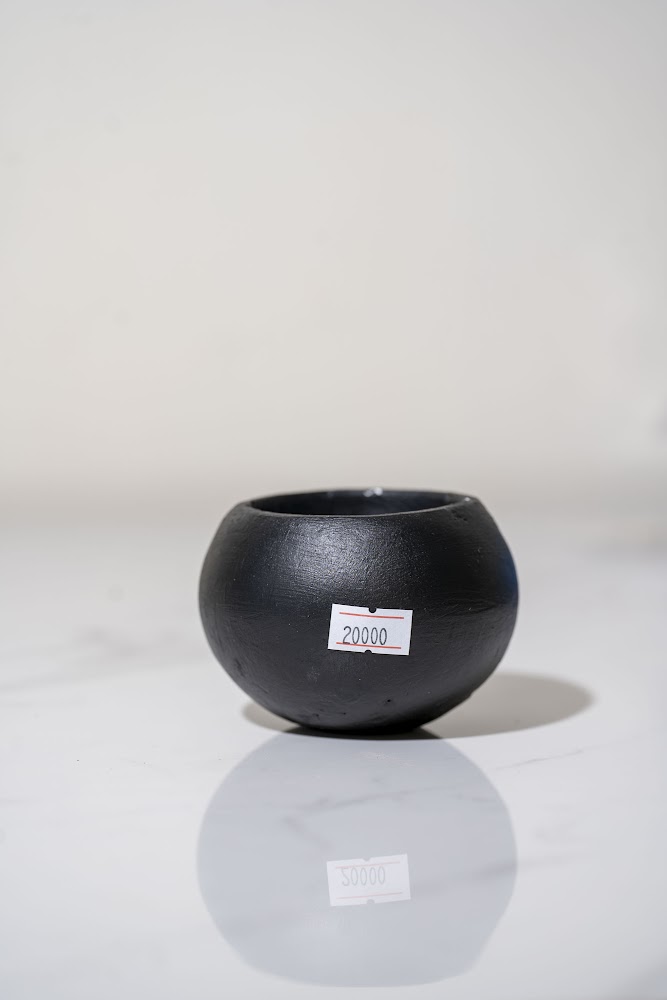 Matte Black Round Clay Bowl